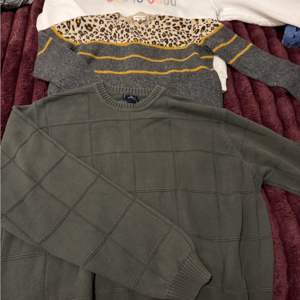 3 sweaters Lot
